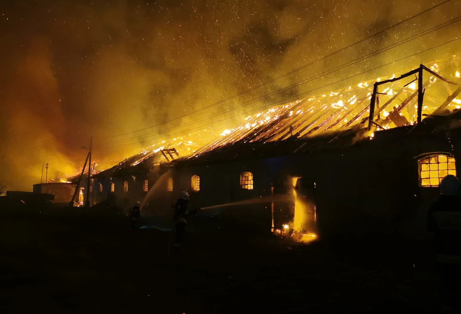 Ogromny pożar gospodarstwa pod Wągrowcem. W okolicy grasuje podpalacz?