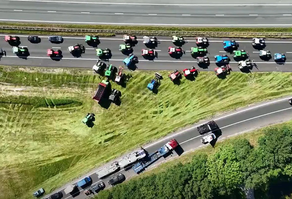 Gigantyczny protest rolników w Holandii. Ciągniki zablokowały centrum kraju