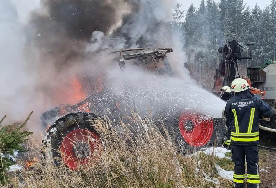 Pożar ciągnika za 160 tys. euro. Niemiec płakał jak się paliło