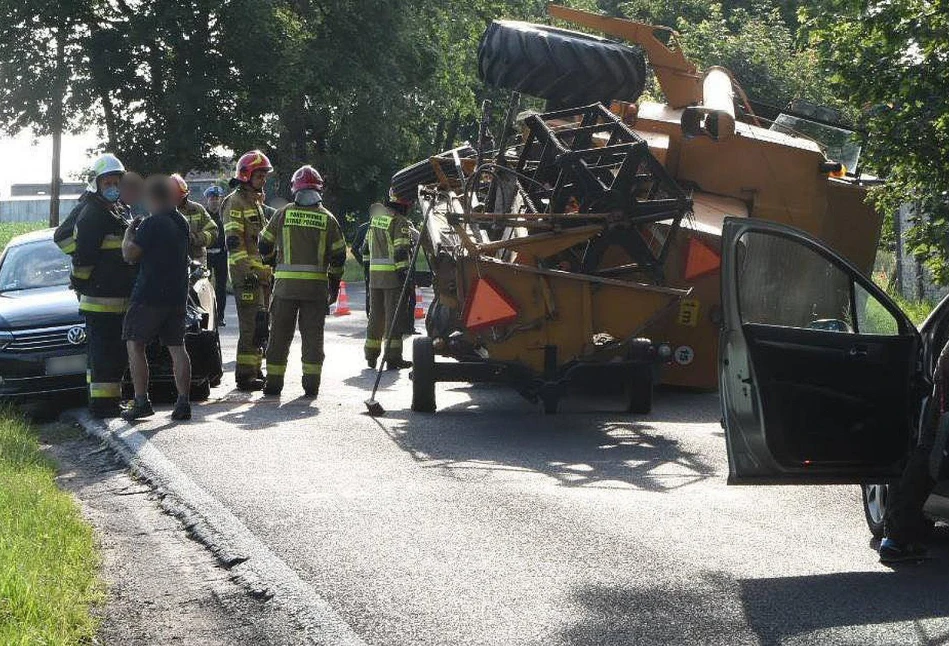 Zderzenie kombajnu Bizon z osobówką