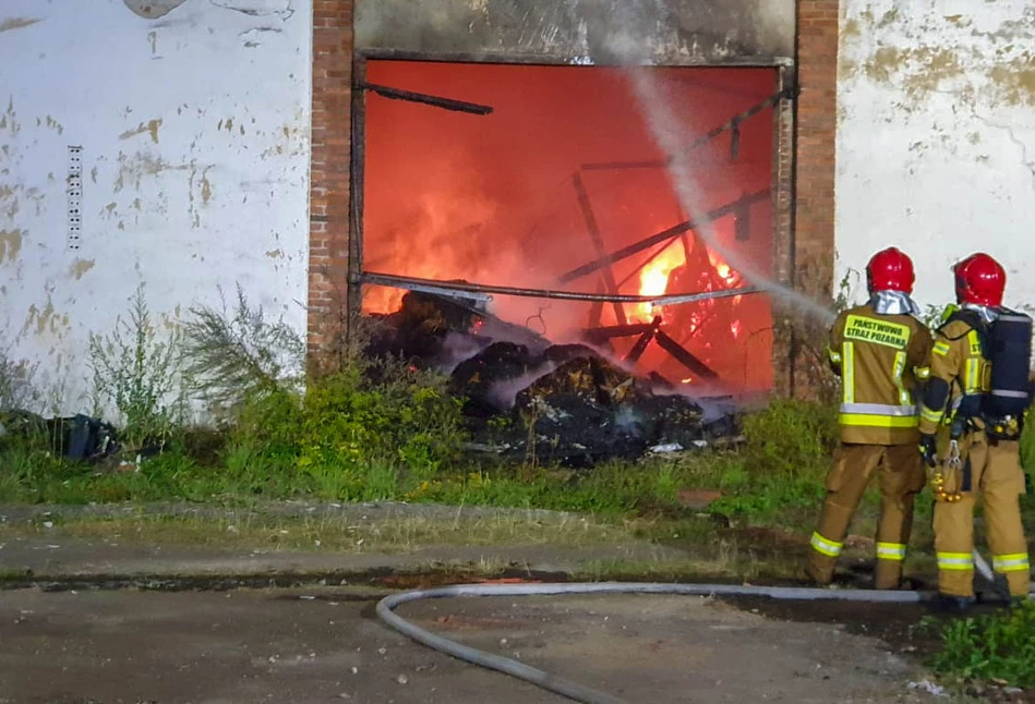 Pożar gospodarstwa w Ostrówku. Spłonął ciągnik