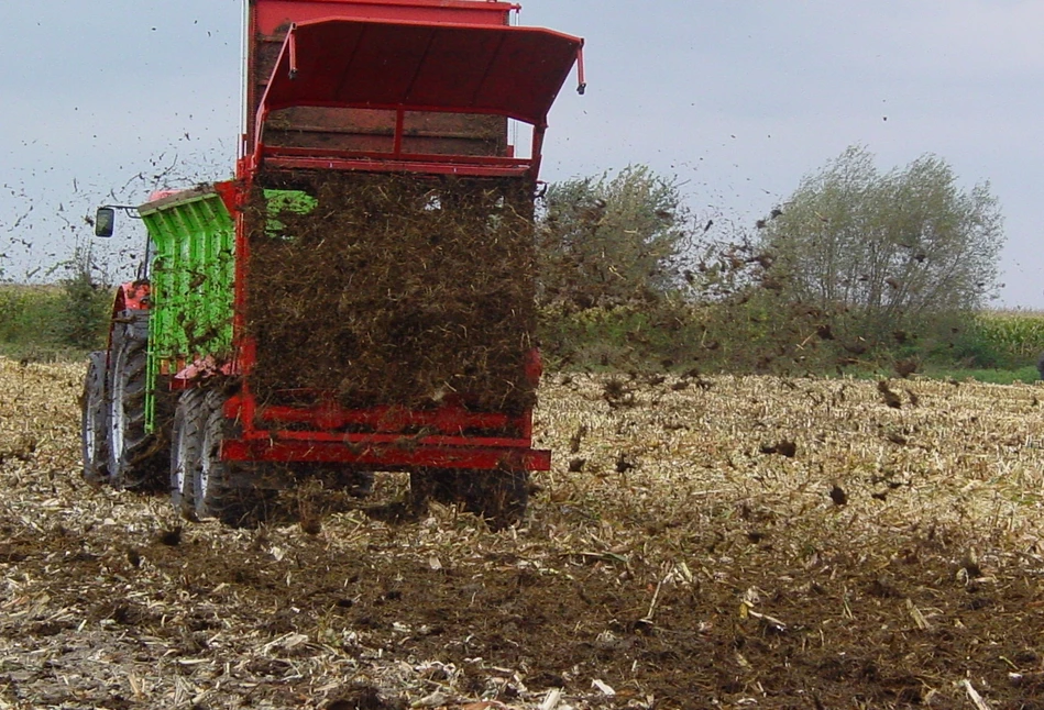 Rolnicy domagają się wydłużenia okresu stosowania nawozów naturalnych