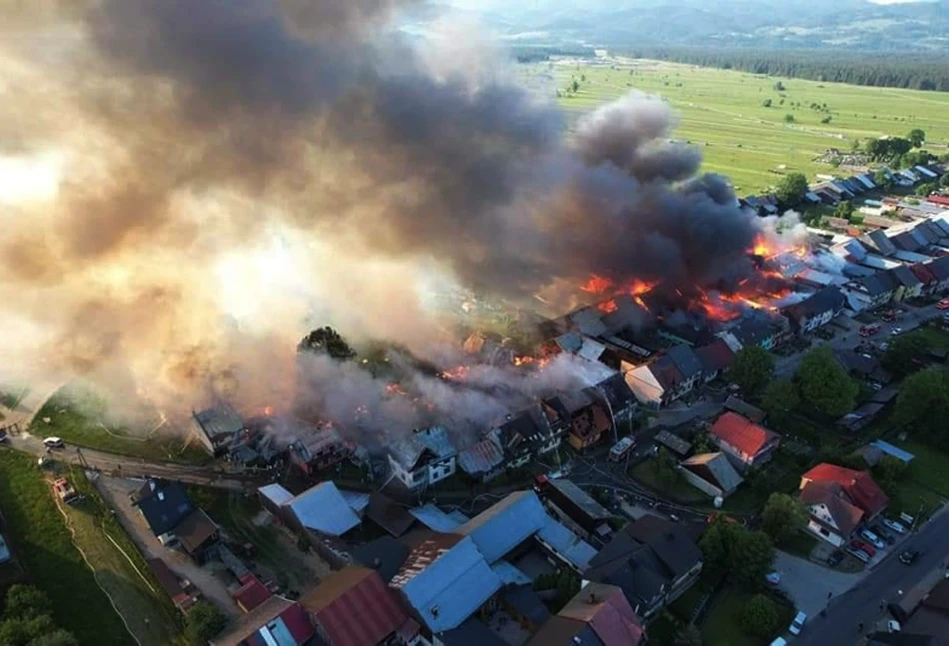 Płonie kilkadziesiąt domów. Ogromny pożar we wsi Nowa Biała