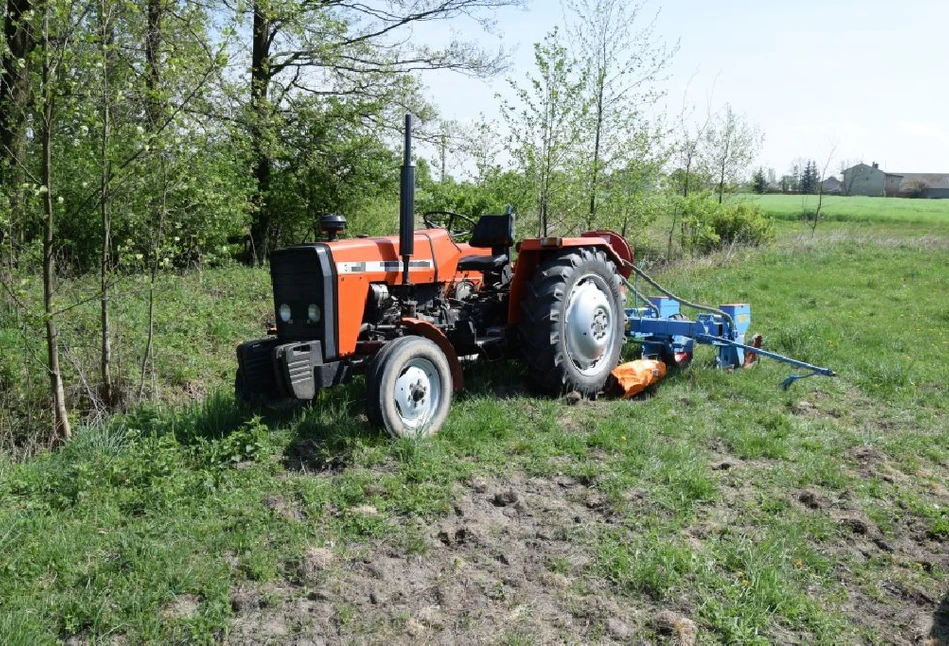 Ukradli ciągnik z pola. Złodziei ścigał kierowca TIR-a