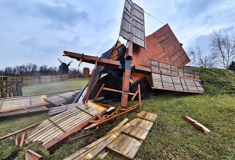 Orkan Nadia pustoszy polskie wsie. Zniszczony ogromny kurnik i muzeum rolnicze [FOTO]