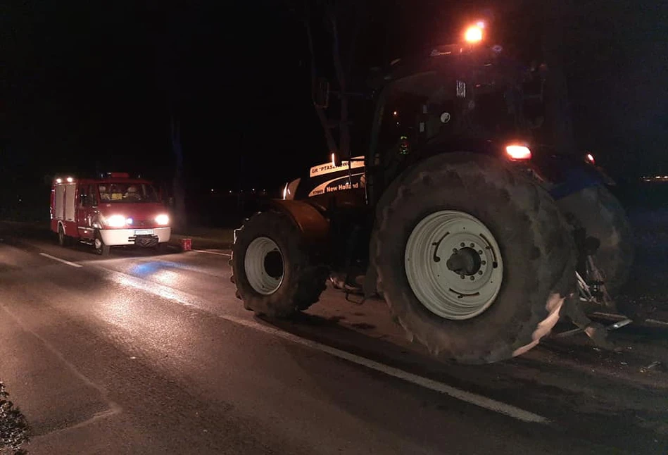 80-latek ROZBIŁ Mercedesa na ciągniku New Holland [FOTO]