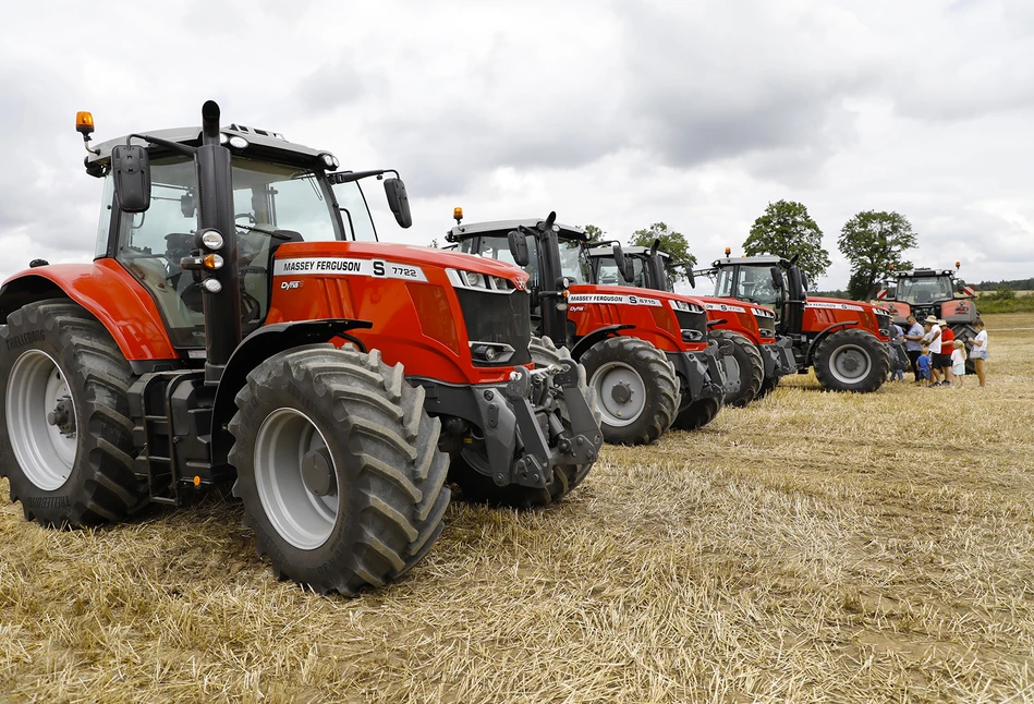 Massey Ferguson przez całą dobę