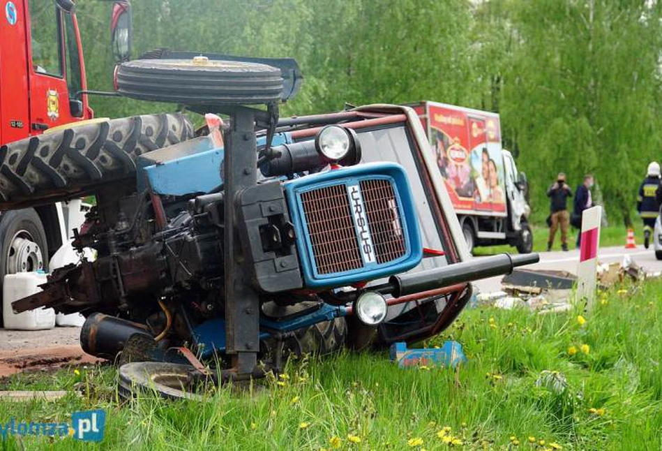 Podlasie: Dostawczak uderzył w ciągnik Ursus C-330