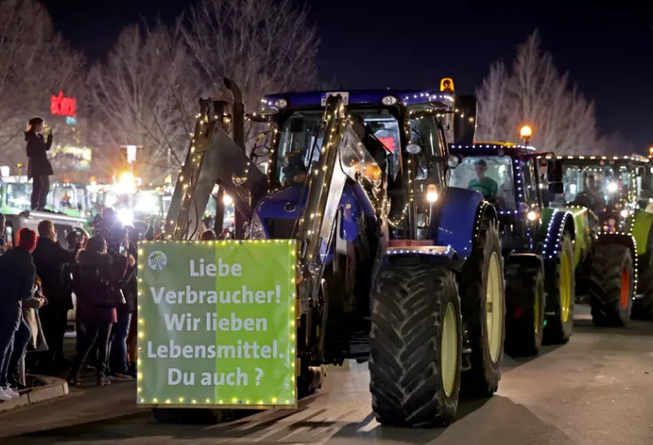 Tradycyjna parada świątecznych ciągników w Niemczech! [VIDEO]