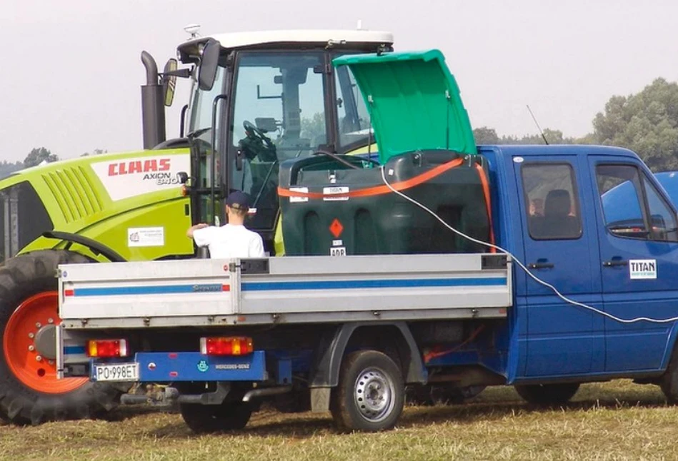 Ceny paliw i limity tankowania uderzają w rolników. „W konia mam zainwestować?”