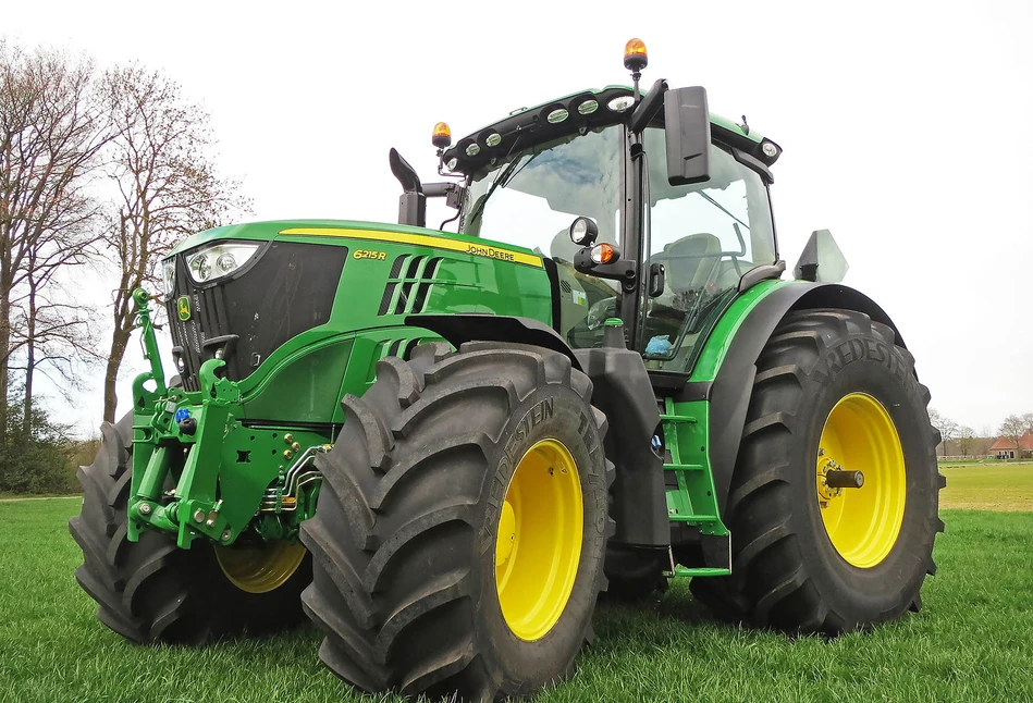 John Deere 6R i 6M z oponami Vredestein