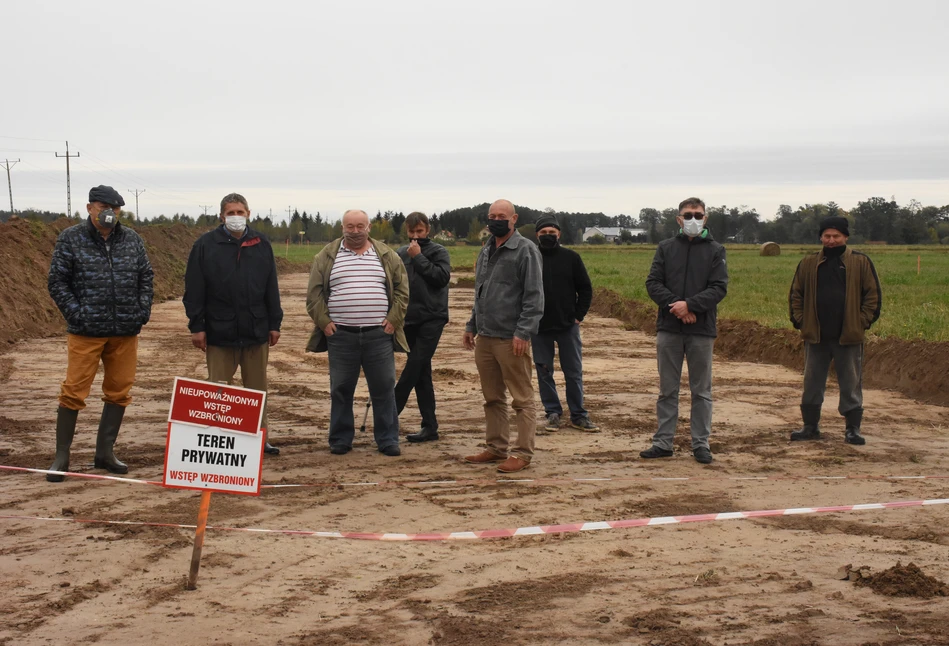 Duży państwowy inwestor wtargnął na pola rolników bez ich zgody