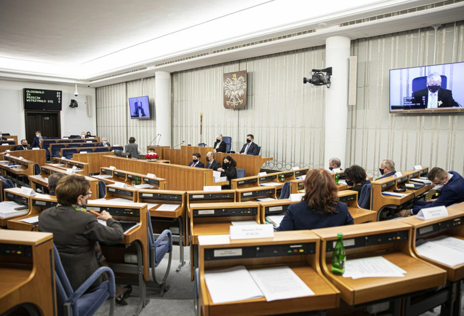 Senat uchwalił ustawę wstrzymującą sprzedaż ziemi rolnej