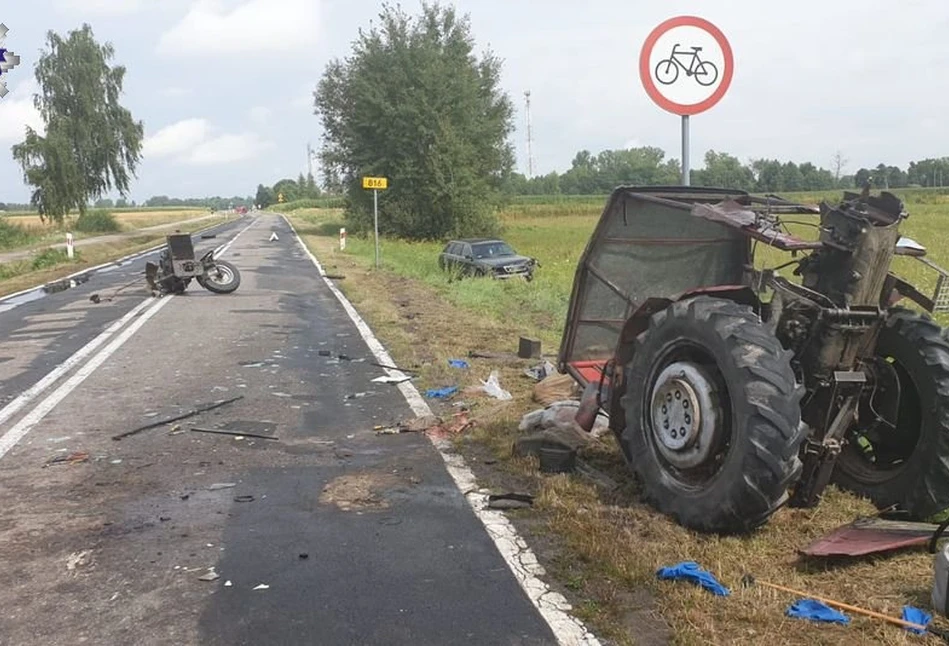 Audi zdemolowało ciągnik. Ursus rozpadł się na kawałki