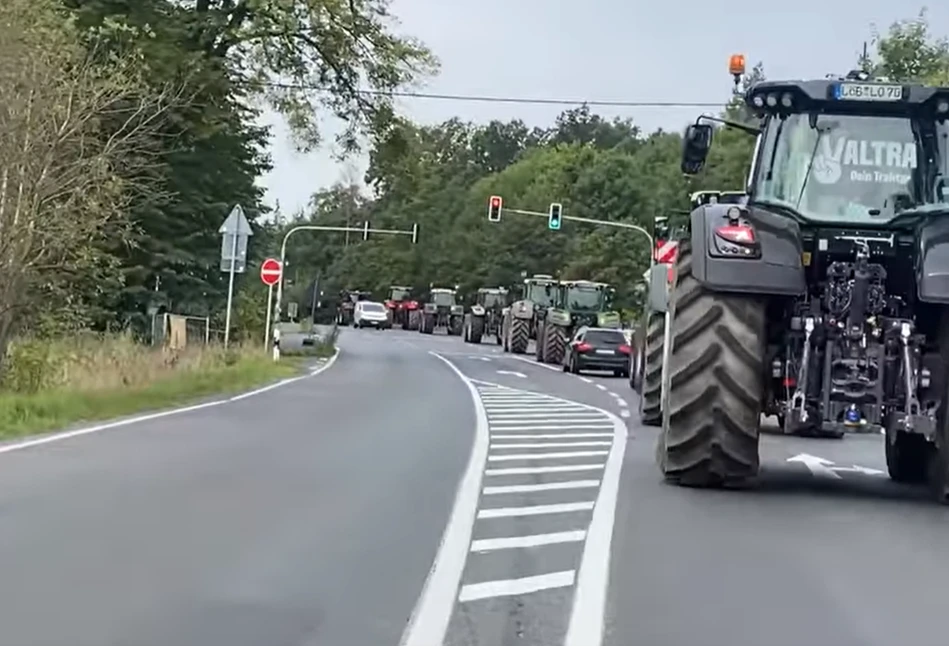 Protesty rolników: w Niemczech tysiące ciągników blokuje drogi