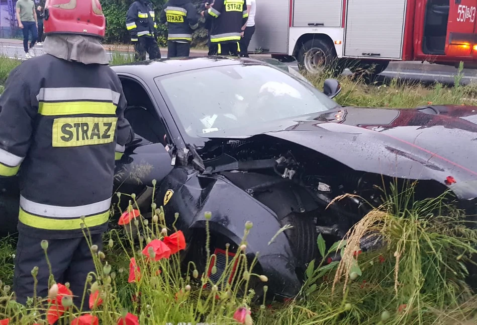 Gaszyn: rozbite ferrari na polu