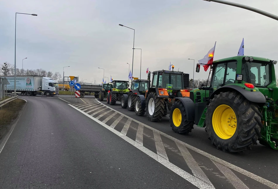 „Nie damy pluć sobie w twarz”. AgroUnia zablokowała wjazd na autostrady