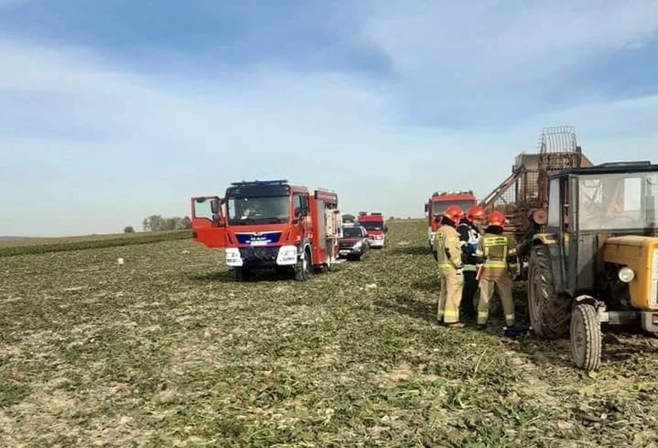 Makabryczny wypadek w Rudnikach. ZGINĄŁ rolnik wciągnięty przez kombajn do buraków