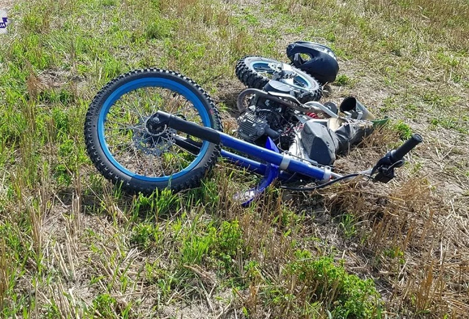 Dwóch młodych motocyklistów chciało zaszaleć na polu pod Radzyniem. Obaj ciężko ranni trafili do szpitala