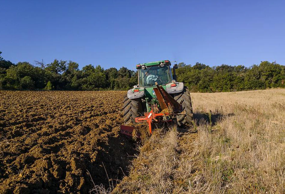 KRUS i kryminalni będą mogli przeglądać księgi wieczyste rolników. Po co?