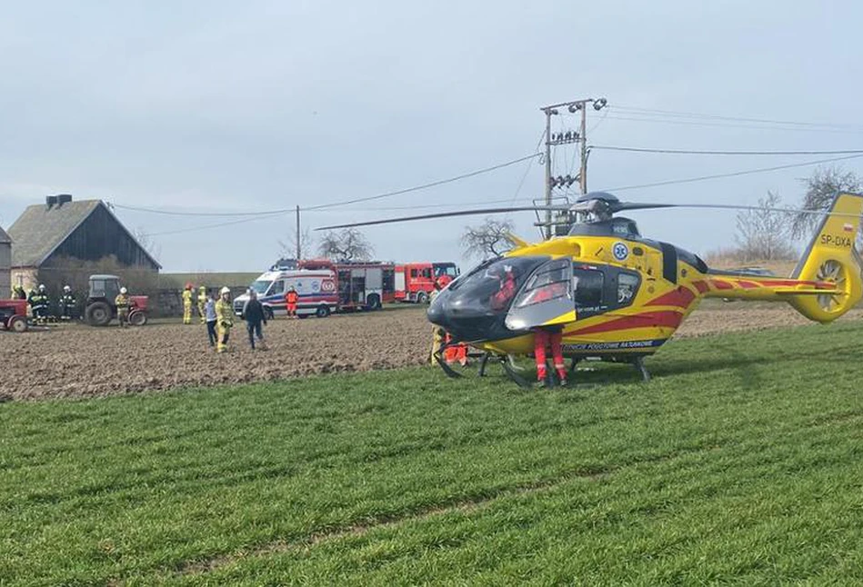 Drastyczny wypadek w gospodarstwie w Wielkopolsce. Rolnik chciał wywieź obornik, skończył w LPR