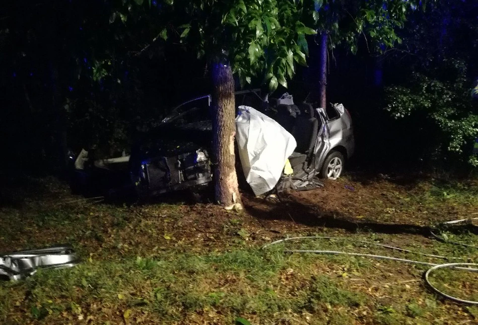 48-latek wjechał w ciągnik z przyczepą. ZGINĄŁ na miejscu