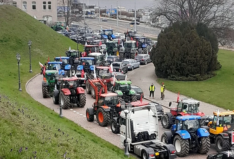 Protest w Szczecinie – ciągniki nie mieszczą się na Wałach Chrobrego