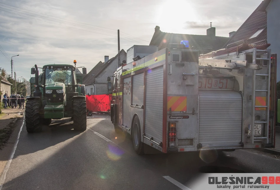 Tragiczny wypadek. Motocyklista zderzył się z potężnym ciągnikiem John Deere. 33-latek zmarł