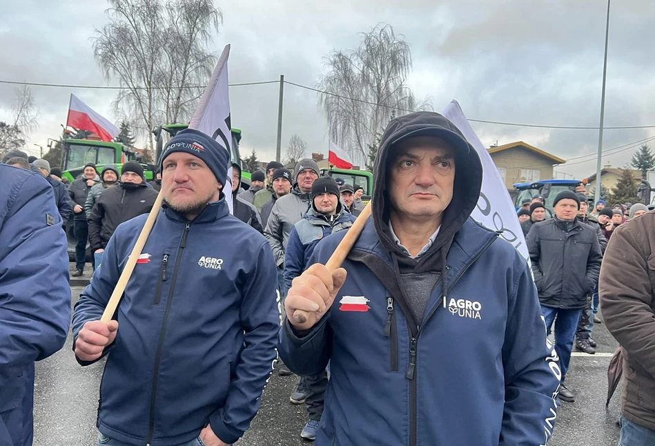 „PiS zostawił polskich rolników”? Protestują już ponad 30 godzin