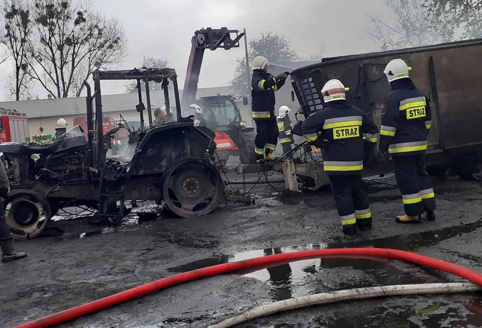 Wielkopolska: Pożar na terenie RGD w Dłoni, wśród strat ciągnik rolniczy i paszowóz