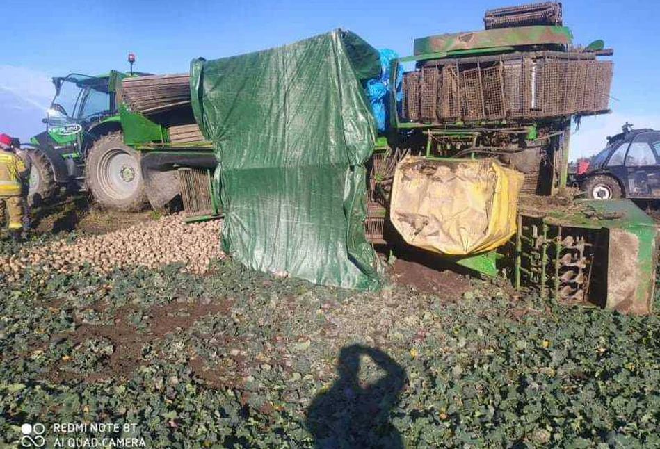 Wypadek na polu. Kombajn do ziemniaków przygniótł kobietę