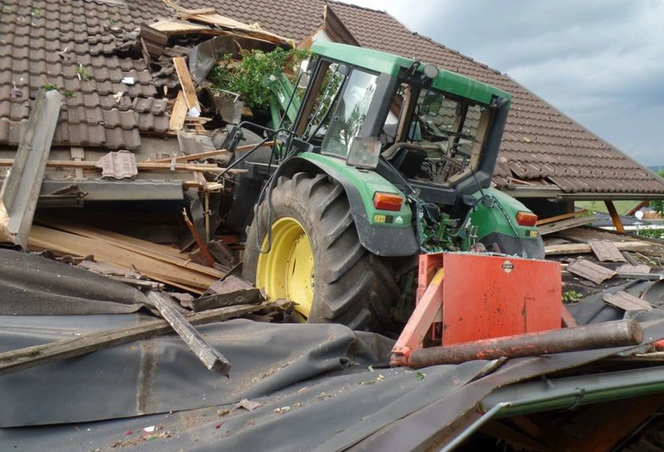 John Deere na dachu budynku mieszkalnego. Jak do tego doszło?