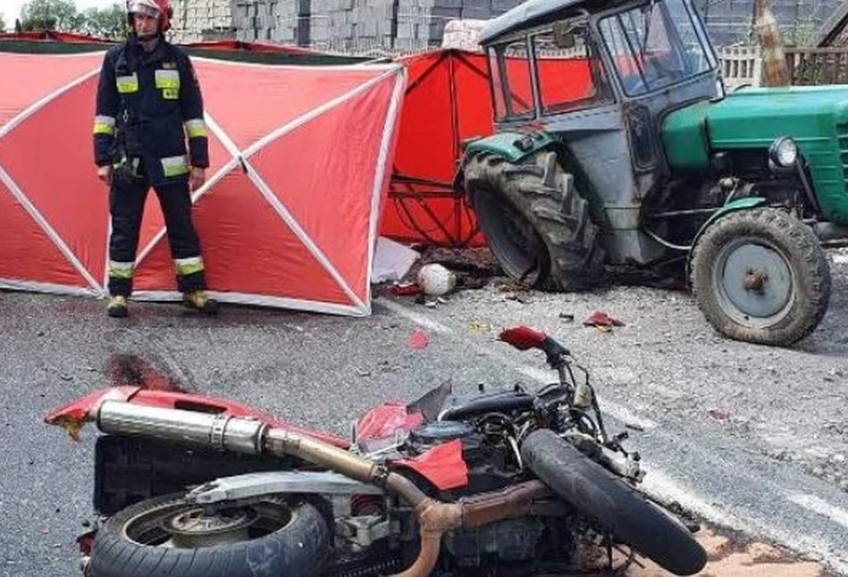 Tragedia: w zderzeniu motocykla z ciągnikiem ZGINAŁ 41-latek