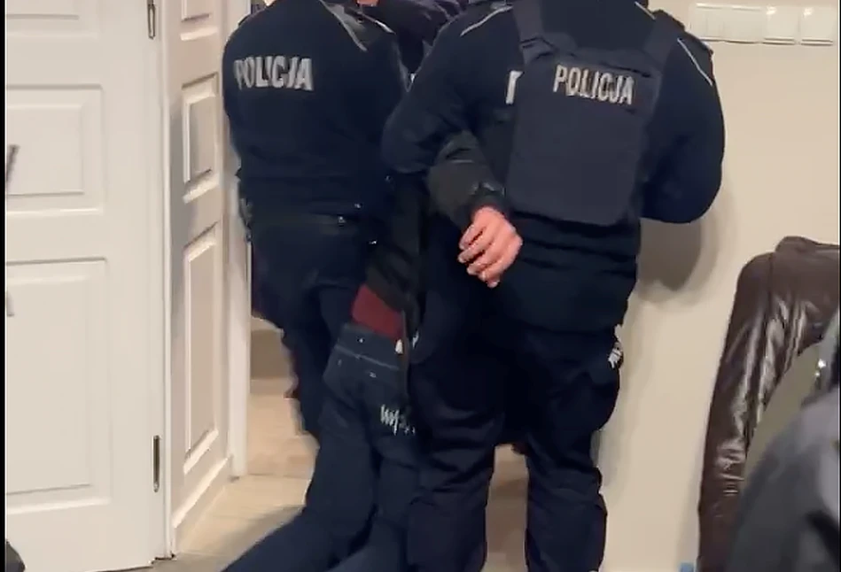 Rolnicy z AgroUnii siłą usunięci z lubelskiego Urzędu Wojewódzkiego. Policjanci wynosili rolników za ręce i nogi