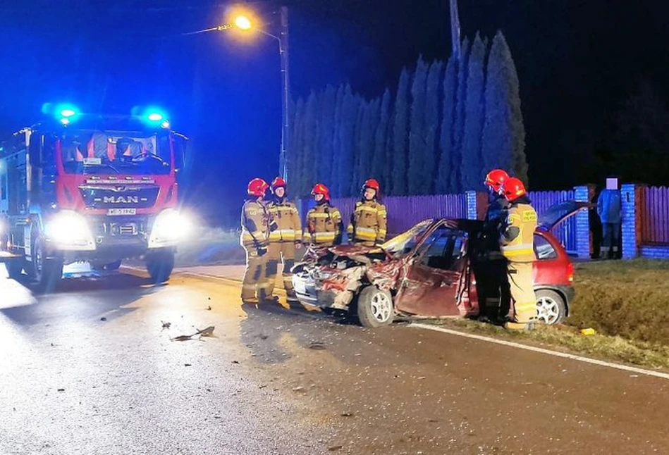 Kia staranowała ciągnik. Ursus przewrócił się na bok