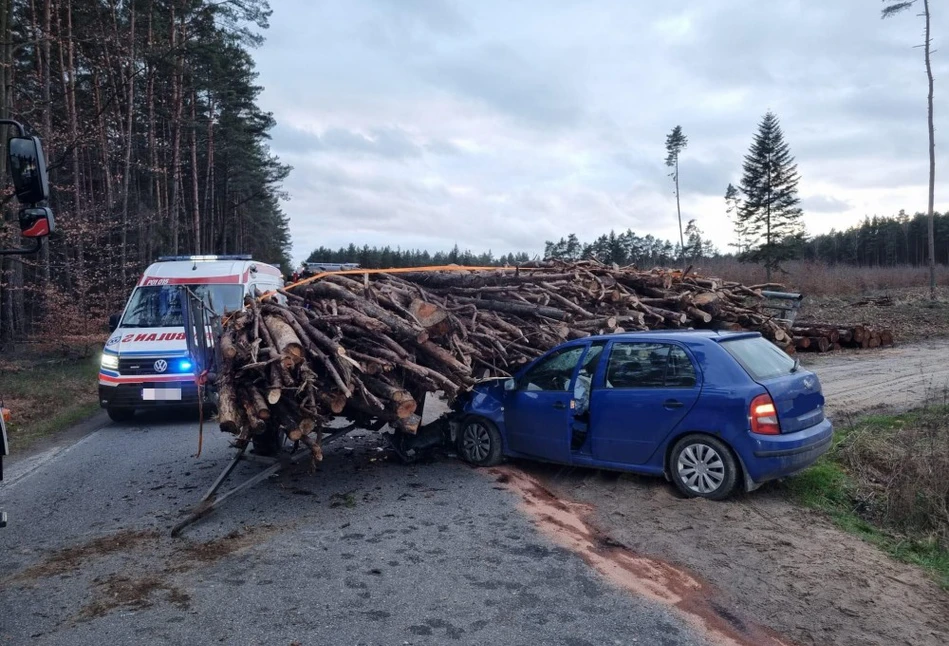 Zderzenie ciągnika z osobówką. 3-letni chłopczyk w szpitalu