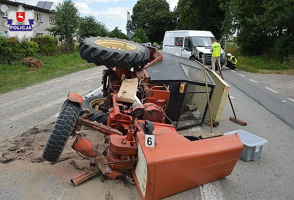 Ford staranował ciągnik. 67-rolnik ciężko ranny