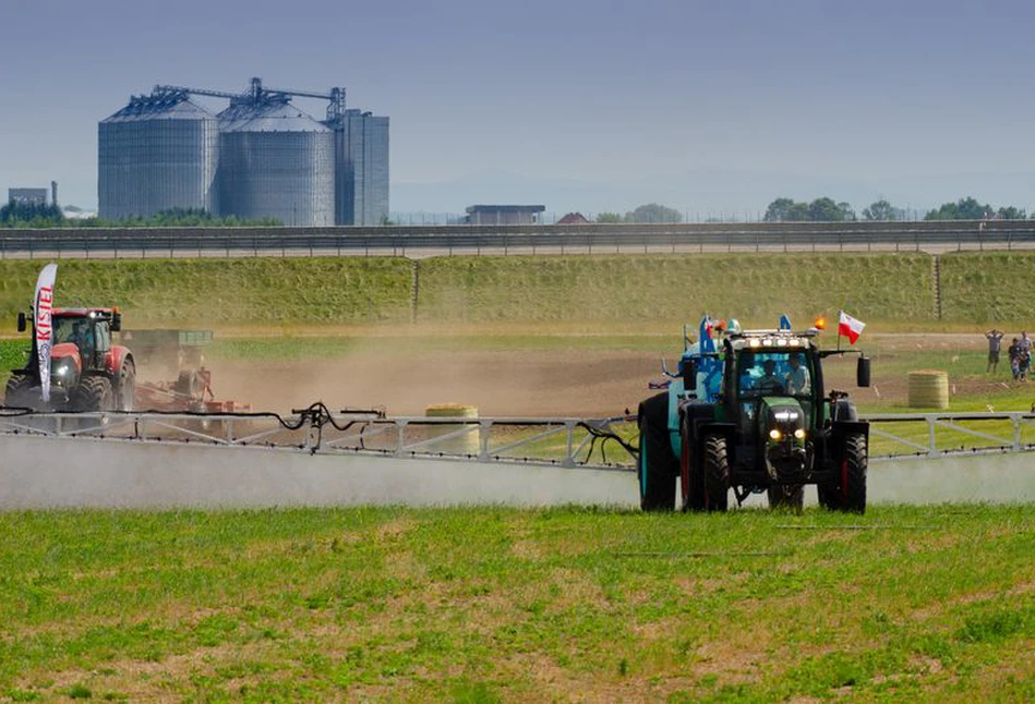 Agro Targi Wschód 2019 – zabytkowe ciągniki i maszyny rolnicze w pracy