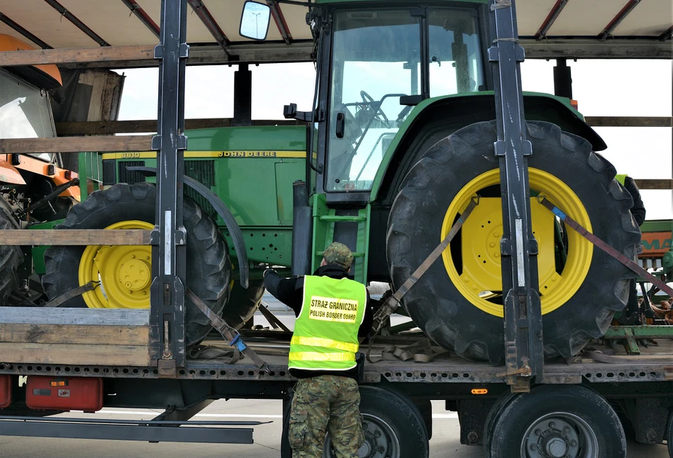 Złodzieje chcieli wywieź ciągnik John Deere wart 100 tys. złotych na Ukrainę