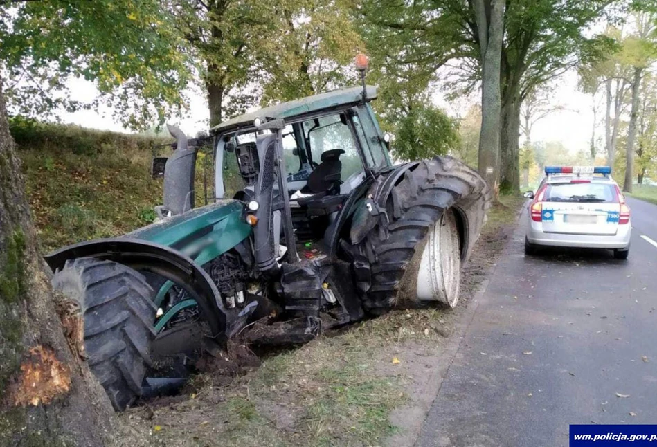 20–latek skasował ogromny ciągnik na drzewie [FOTO]