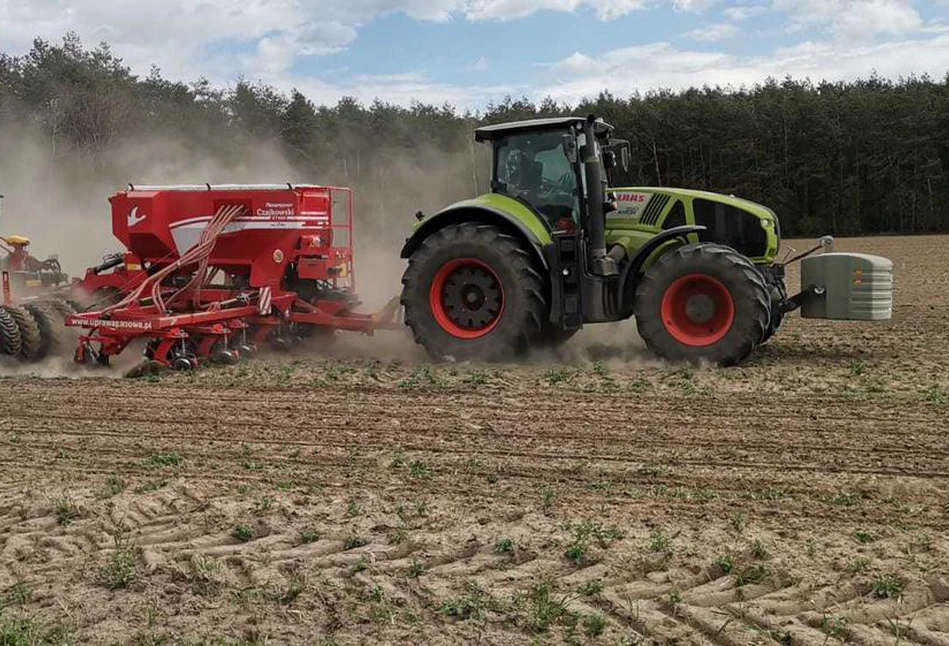 Technologia strip till pozwala zachować wilgotność gleby i ograniczyć nawożenie o 20%