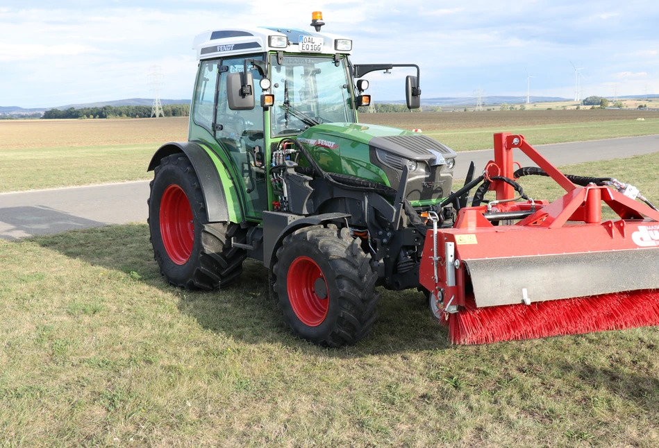 Z jakimi maszynami pracuje Fendt e100 Vario?