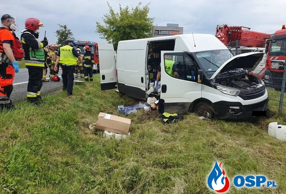 Wypadek busa przewożącego środki dezynfekcyjne