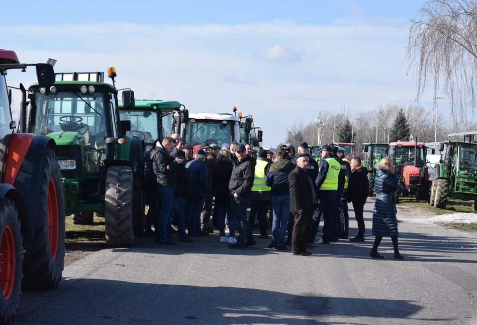 Protest rolników spod Kalisza. Walczą o swoją ziemię, która ma pójść pod obwodnicę