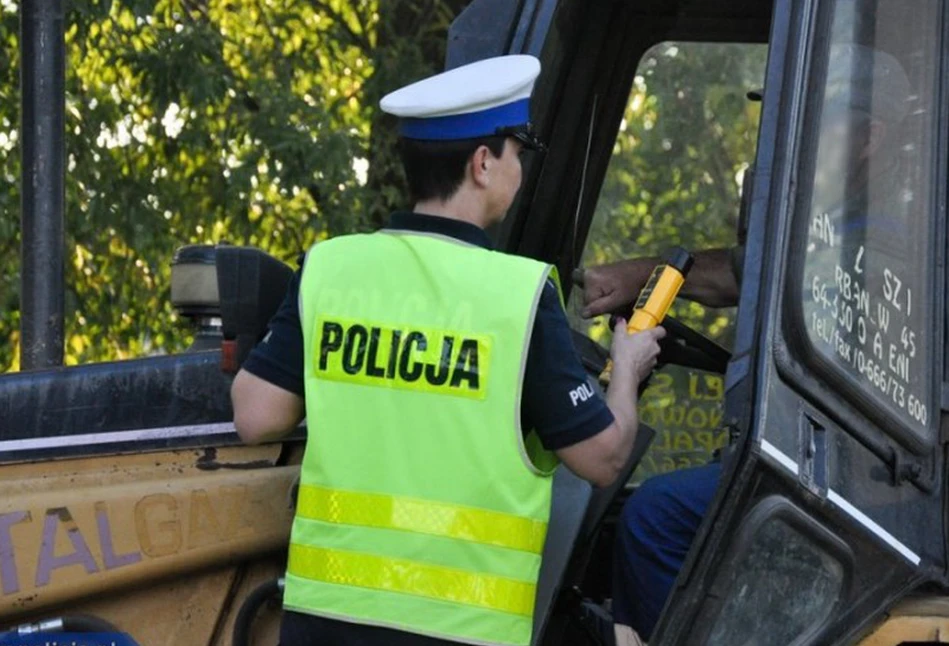 Mazowieckie: pijany przyjechał ciągnikiem na komisariat