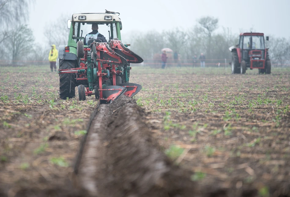 Zasiedzenie ziemi rolnej a dziedziczenie – jakie są zasady?