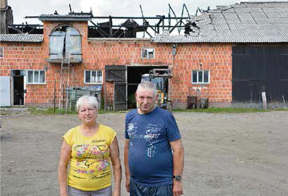 Przez pękniętą żarówkę rolnikowi spłonęła stodoła. Jak można mu pomóc?