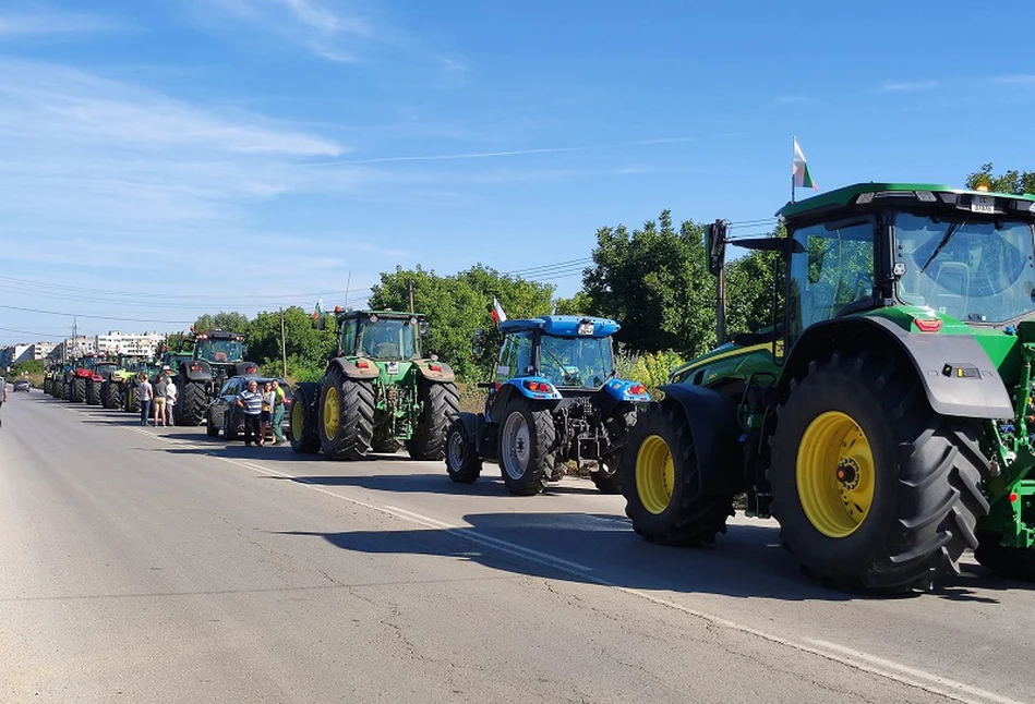 Protest rolników w Bułgarii. Ciągniki i kombajny blokowały drogi przeciwko importowi zbóż z Ukrainy