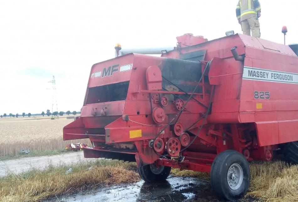 Pod Piotrkowem płonął kombajn i zboże