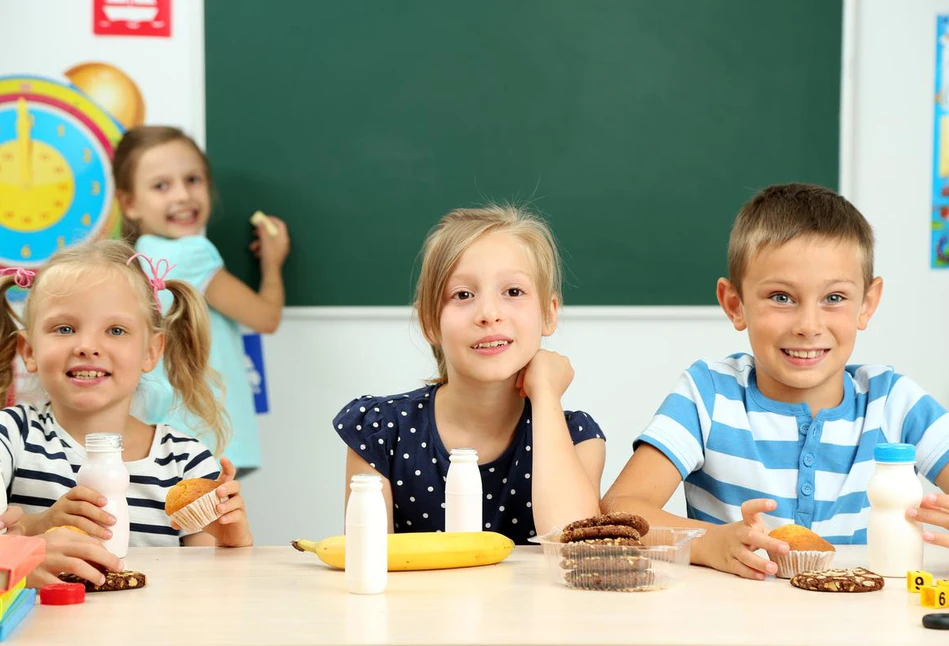 Wegańskie podróbki w programie „Mleko w szkole”